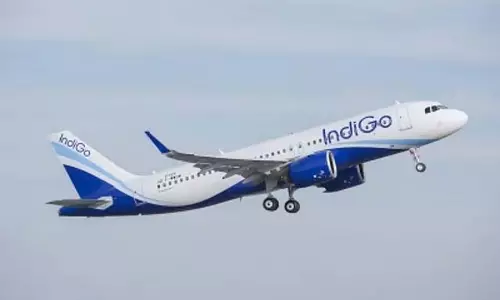 Chennai आ रही इंडिगो फ्लाइट की एक खिड़की हवा में ही टूट जाने से हड़कंप मच गया Chennai आ रही इंडिगो फ्लाइट की एक खिड़की हवा में ही टूट जाने से हड़कंप मच गया