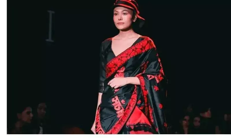 Symphony in Threads: संजुक्ता दत्ता ने ज़ुबीन गर्ग की विरासत को बुना Symphony in Threads: संजुक्ता दत्ता ने ज़ुबीन गर्ग की विरासत को बुना