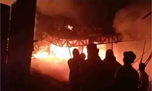 Haryana:प्लाईवुड फैक्ट्री में भीषण आग, लाखों रुपये का नुकसान Haryana:प्लाईवुड फैक्ट्री में भीषण आग, लाखों रुपये का नुकसान