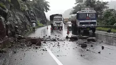 Jammu: बारिश से बिगड़ी सड़क व्यवस्था पर विधायक ने जताई चिंता Jammu: बारिश से बिगड़ी सड़क व्यवस्था पर विधायक ने जताई चिंता
