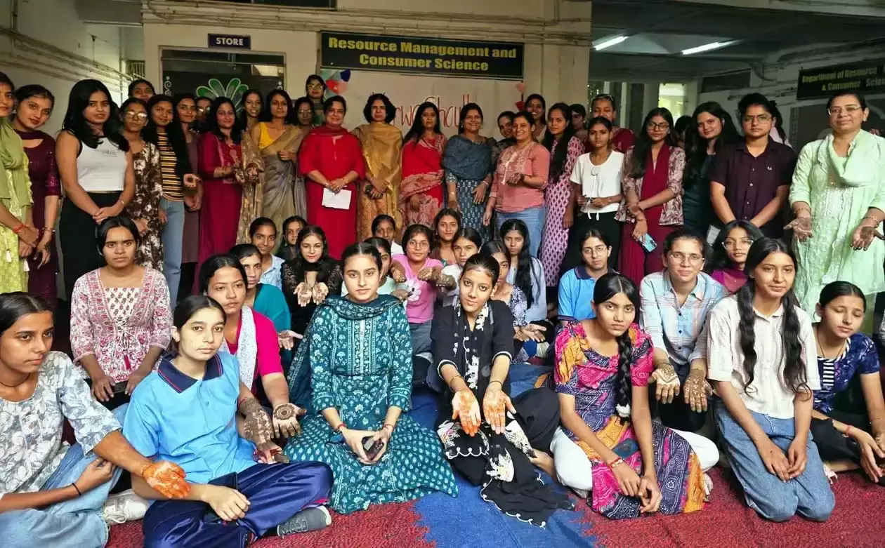 Hisar: करवा चौथ जैसे आयोजन युवा पीढ़ी को जोड़े संस्कृति से: डॉ. अतुल ढींगड़ा Hisar: करवा चौथ जैसे आयोजन युवा पीढ़ी को जोड़े संस्कृति से: डॉ. अतुल ढींगड़ा