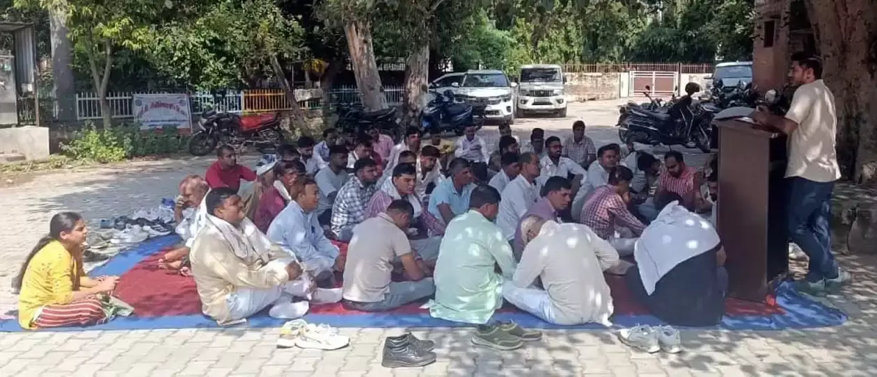 Hisar: सिंचाई मंत्री पर घेराव की योजना बनाई, रेशनलाइजेशन पर विरोध जारी Hisar: सिंचाई मंत्री पर घेराव की योजना बनाई, रेशनलाइजेशन पर विरोध जारी