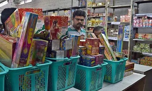 SC ने नई दिल्ली में दिवाली के दौरान 5 दिनों तक पटाखे फोड़ने की अनुमति दी