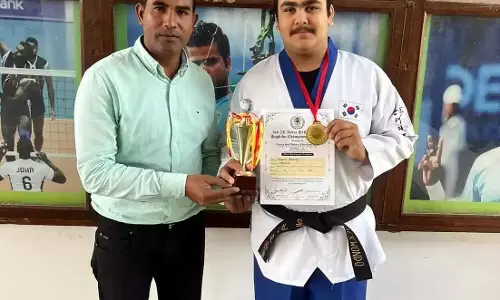 Hisar: सेल्फ डिफेंस चैंपियनशिप में एकाग्र भारद्वाज का शानदार प्रदर्शन Hisar: सेल्फ डिफेंस चैंपियनशिप में एकाग्र भारद्वाज का शानदार प्रदर्शन