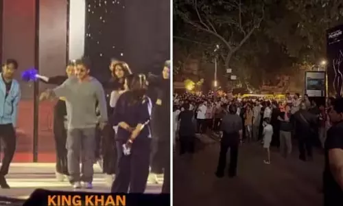 Shah Rukh Khan फिल्मफेयर अवॉर्ड्स की रिहर्सल में 90 के दशक के हिट गाने पर किया डांस Shah Rukh Khan फिल्मफेयर अवॉर्ड्स की रिहर्सल में 90 के दशक के हिट गाने पर किया डांस