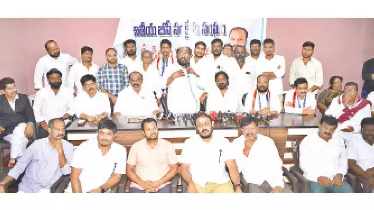 Telangana : हाईकोर्ट द्वारा 42 प्रतिशत आरक्षण पर रोक लगाए जाने के बाद पिछड़ा वर्ग राज्यव्यापी विरोध प्रदर्शन के लिए तैयार Telangana : हाईकोर्ट द्वारा 42 प्रतिशत आरक्षण पर रोक लगाए जाने के बाद पिछड़ा वर्ग राज्यव्यापी विरोध प्रदर्शन के लिए तैयार