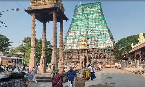 पुरत्तासी शनिवार: कांचीपुरम वरदराजा पेरुमल मंदिर में भक्तों का तांता पुरत्तासी शनिवार: कांचीपुरम वरदराजा पेरुमल मंदिर में भक्तों का तांता