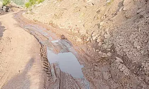 Banihal धर्मकुंड-टांगर-सावलकोट की जर्जर सड़क बनी लोगों के लिए दुःस्वप्न