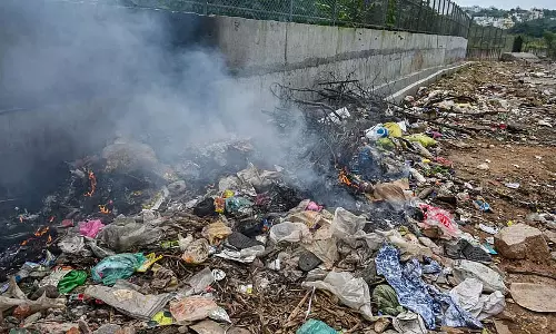Bengaluru में कचरा जलाने की समस्या से शहर भर के निवासियों का दम घुट रहा है