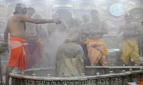 Ujjain: रूप चतुर्दशी पर महाकालेश्वर में होने वाली अनूठी पूजा Ujjain: रूप चतुर्दशी पर महाकालेश्वर में होने वाली अनूठी पूजा
