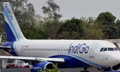 Chennai पहुंचने से पहले इंडिगो विमान का विंडशील्ड टूटा Chennai पहुंचने से पहले इंडिगो विमान का विंडशील्ड टूटा