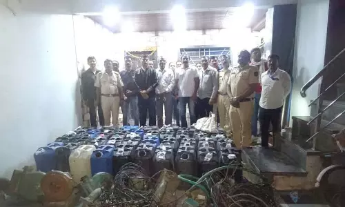 Pune : आबकारी विभाग ने 5 महीनों में ₹10.75 करोड़ की अवैध शराब जब्त की Pune : आबकारी विभाग ने 5 महीनों में ₹10.75 करोड़ की अवैध शराब जब्त की