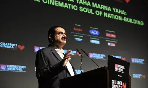 Gautam Adani ने व्हिसलिंग वुड्स इंटरनेशनल के छात्रों को भारत के रत्न कहा Gautam Adani ने व्हिसलिंग वुड्स इंटरनेशनल के छात्रों को भारत के रत्न कहा