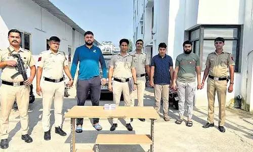 Delhi ज्वेलरी शॉप लूट: मिर्च स्प्रे से वारदात करने वाले गिरोह के सदस्य गिरफ्तार, सोना-नकदी बरामद