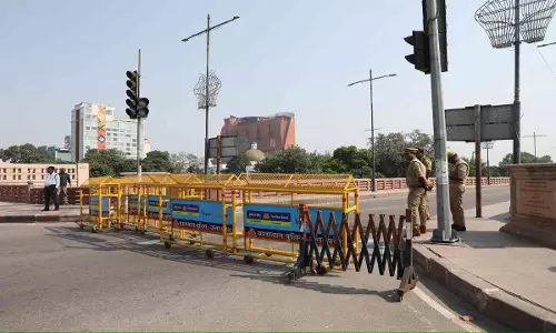 Lucknow: जेपीएनआईसी प्रवेश द्वार पर मुश्किलों का सामना Lucknow: जेपीएनआईसी प्रवेश द्वार पर मुश्किलों का सामना