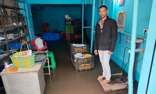 Kanakapura भारी बारिश: दुकानों में पानी घुसा Kanakapura भारी बारिश: दुकानों में पानी घुसा
