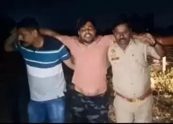 Lucknow: लूट और हत्या के आरोपी अजय पर हुई कार्रवाई, मुठभेड़ में गिरफ्तार Lucknow: लूट और हत्या के आरोपी अजय पर हुई कार्रवाई, मुठभेड़ में गिरफ्तार