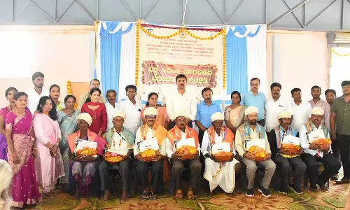 बड़ों के प्रति प्रेम और सम्मान दिखाएं: Yaluvalli N. Ramesh बड़ों के प्रति प्रेम और सम्मान दिखाएं: Yaluvalli N. Ramesh