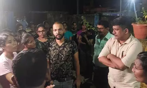 छात्रावास में अराजकता: छात्राओं का विरोध प्रदर्शन छात्रावास में अराजकता: छात्राओं का विरोध प्रदर्शन