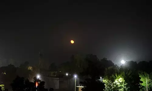 Bareilly: करवा चौथ की रात चांद के दर्शन के बाद महिलाओं ने खोला व्रत Bareilly: करवा चौथ की रात चांद के दर्शन के बाद महिलाओं ने खोला व्रत