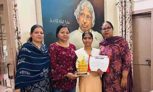Jalandhar: कला शिक्षक ने कहा कि सही दृष्टिकोण के साथ कला आकर्षक और स्थिर करियर प्रदान करती Jalandhar: कला शिक्षक ने कहा कि सही दृष्टिकोण के साथ कला आकर्षक और स्थिर करियर प्रदान करती
