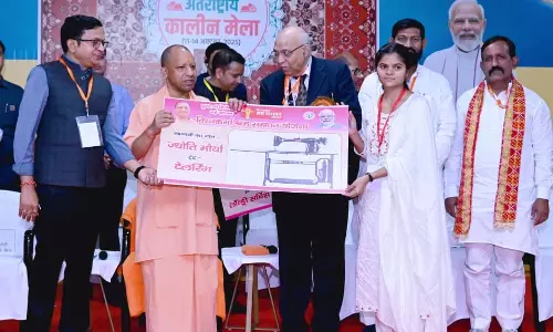 Bhadohi: यूएस टैरिफ पर CM योगी ने दिया बड़ा जवाब, 10 नए देशों में व्यापार के अवसर Bhadohi: यूएस टैरिफ पर CM योगी ने दिया बड़ा जवाब, 10 नए देशों में व्यापार के अवसर
