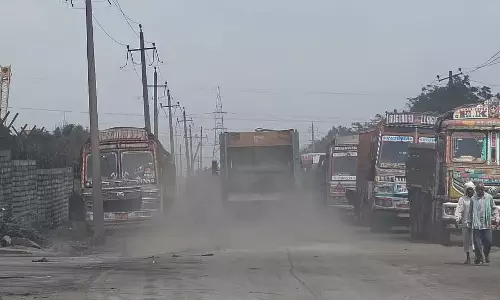 स्पंज आयरन की धूल, साफ़ धुआँ: बेल्लारी में धुआँ, फ़सलों को नुकसान स्पंज आयरन की धूल, साफ़ धुआँ: बेल्लारी में धुआँ, फ़सलों को नुकसान