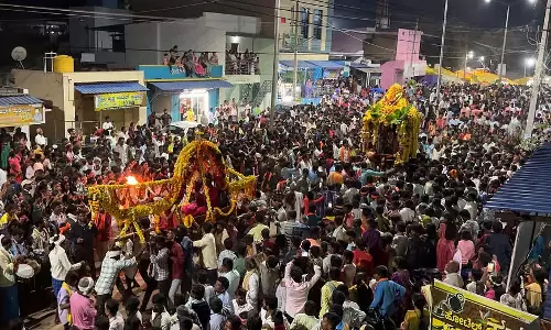 फूलों की नाव : हलस्वामी मुल्लुगाडुगे महोत्सव