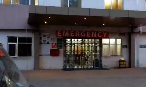पश्चिम बंगाल में कॉलेज परिसर के बाहर ओडिशा की मेडिकल छात्रा के साथ गैंग रेप पश्चिम बंगाल में कॉलेज परिसर के बाहर ओडिशा की मेडिकल छात्रा के साथ गैंग रेप