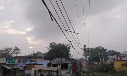 Farrukhabad: जर्जर तार व लोकल फाल्ट से बाधित हो रही बिजली आपूर्ति Farrukhabad: जर्जर तार व लोकल फाल्ट से बाधित हो रही बिजली आपूर्ति