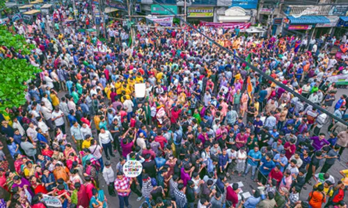 बांग्लादेश के प्रवासियों ने इटली की पीएम मेलोनी को लिखा पत्र, यूनुस सरकार में हो रही हिंसा पर जताई चिंता बांग्लादेश के प्रवासियों ने इटली की पीएम मेलोनी को लिखा पत्र, यूनुस सरकार में हो रही हिंसा पर जताई चिंता