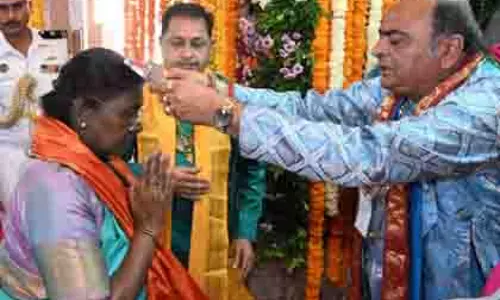 राष्ट्रपति मुर्मू ने Gujarat के द्वारकाधीश मंदिर में पूजा-अर्चना की राष्ट्रपति मुर्मू ने Gujarat के द्वारकाधीश मंदिर में पूजा-अर्चना की