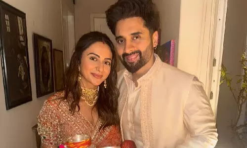 Rakul Preet ने एक साथ मनाया करवा चौथ और जन्मदिन Rakul Preet ने एक साथ मनाया करवा चौथ और जन्मदिन