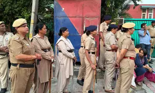IPS अधिकारी का परिवार पोस्टमार्टम की अनुमति नहीं देने पर अड़ा