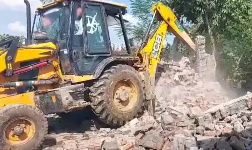 Haridwar: प्रशासन ने कब्जाधारी हटाकर पदार्था में चकरोड मुक्त कराया Haridwar: प्रशासन ने कब्जाधारी हटाकर पदार्था में चकरोड मुक्त कराया