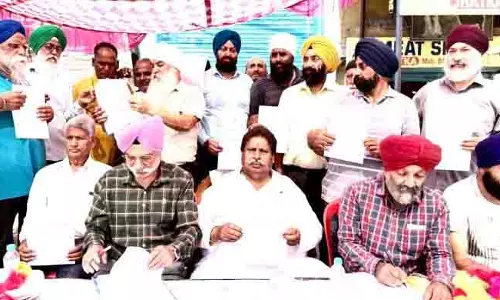 Bhalla ने मतदान में धांधली के खिलाफ हस्ताक्षर अभियान शुरू किया