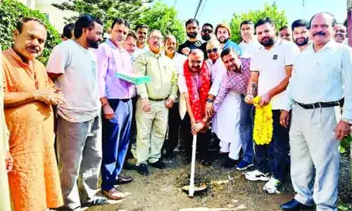 Randhawa ने मलिक मार्केट में लेन और नाली निर्माण का काम शुरू किया Randhawa ने मलिक मार्केट में लेन और नाली निर्माण का काम शुरू किया