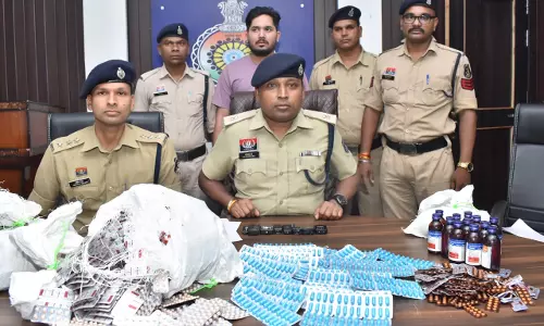 30 तस्कर गिरफ्तार, दुर्ग में नशीली दवाओ की बड़ी खेप पकड़ी गई 30 तस्कर गिरफ्तार, दुर्ग में नशीली दवाओ की बड़ी खेप पकड़ी गई