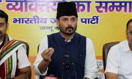 BJP ने ‘लॉलीपॉप राजनीति’ और शासन की निष्क्रियता के लिए एनसी सरकार की आलोचना की BJP ने ‘लॉलीपॉप राजनीति’ और शासन की निष्क्रियता के लिए एनसी सरकार की आलोचना की