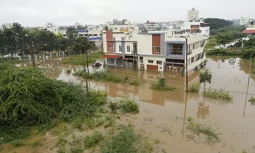 जिले भर में वरुणा का कहर: फसलें जलमग्न