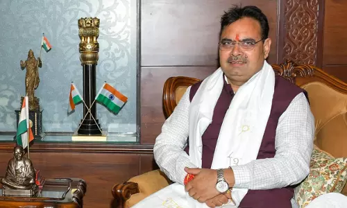 Jaipur: राजकीय स्कूलों में रंग-रोगन और सघन साफ-सफाई का काम किया जाएगा Jaipur: राजकीय स्कूलों में रंग-रोगन और सघन साफ-सफाई का काम किया जाएगा