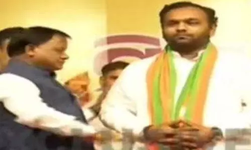 Odisha : दिवंगत बीजेडी विधायक के बेटे नुआपाड़ा उपचुनाव से पहले बीजेपी में शामिल हो गए Odisha : दिवंगत बीजेडी विधायक के बेटे नुआपाड़ा उपचुनाव से पहले बीजेपी में शामिल हो गए