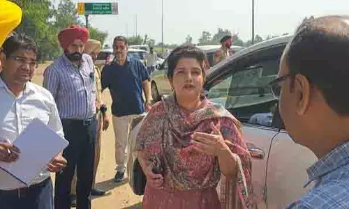 Fatehgarh Sahib के डीसी ने अधिकारियों से सड़क मरम्मत कार्यों में तेजी लाने को कहा