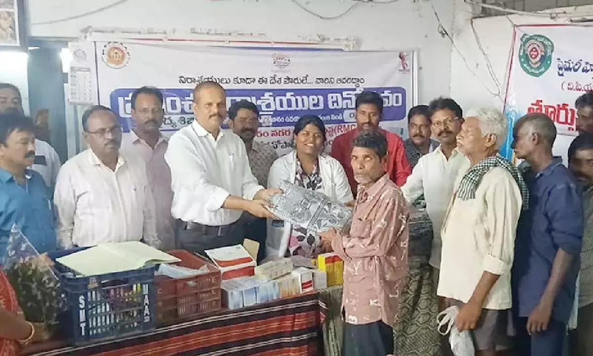 Andhra Pradesh : बेघरों ने निकाली रैली Andhra Pradesh : बेघरों ने निकाली रैली