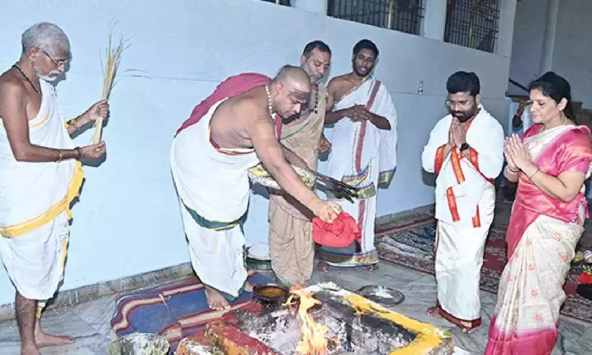 Andhra Pradesh : संकथरा चतुर्थी पर विशेष पूजा करें Andhra Pradesh : संकथरा चतुर्थी पर विशेष पूजा करें