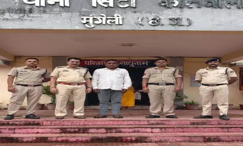 ऑपरेशन बाज की बड़ी सफलता: सबसे बड़ा शराब तस्कर मनीष शर्मा गिरफ्तार ऑपरेशन बाज की बड़ी सफलता: सबसे बड़ा शराब तस्कर मनीष शर्मा गिरफ्तार