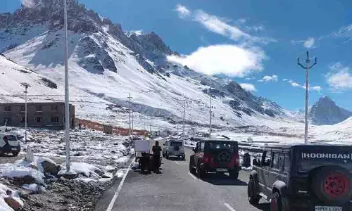 Lahaul-Spiti में चार दिन की बर्फबारी के बाद प्रमुख मार्ग बहाल Lahaul-Spiti में चार दिन की बर्फबारी के बाद प्रमुख मार्ग बहाल
