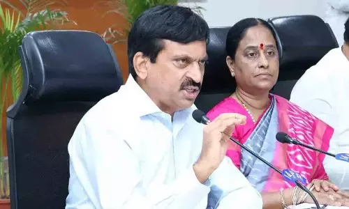 Medaram टेंडर घोटाले में कोंडा दंपत्ति ने मंत्री पोंगुलेटी के खिलाफ शिकायत की Medaram टेंडर घोटाले में कोंडा दंपत्ति ने मंत्री पोंगुलेटी के खिलाफ शिकायत की