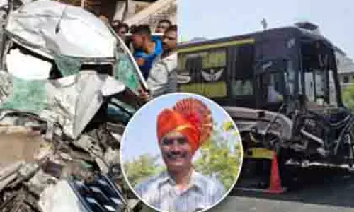 पुणे-सोलापुर राजमार्ग पर दौंड में बस-कार टक्कर, एक की मौत, दोस्त घायल पुणे-सोलापुर राजमार्ग पर दौंड में बस-कार टक्कर, एक की मौत, दोस्त घायल
