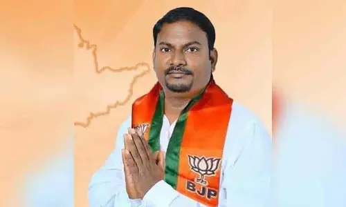 जुबली हिल्स विधानसभा क्षेत्र में भाजपा को बड़ा झटका.. Cherka Mahesh ने दिया इस्तीफा जुबली हिल्स विधानसभा क्षेत्र में भाजपा को बड़ा झटका.. Cherka Mahesh ने दिया इस्तीफा